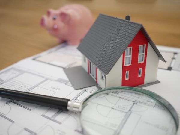 Real estate consultation meeting